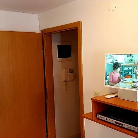 Apartment Central Beach 4 *