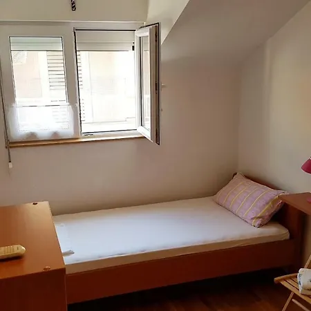 Central Beach 4 Apartment *